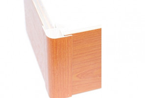 Угол цоколя универсальный 90гр., Н=100мм, Бук