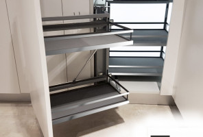 Волшебный угол UNIVERSE ESTETICA Универсальный, с доводчиком KRM05/900-1000  БОЯРД